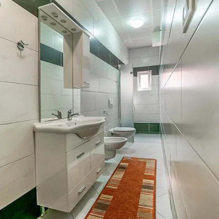 Apartment Piran アパート