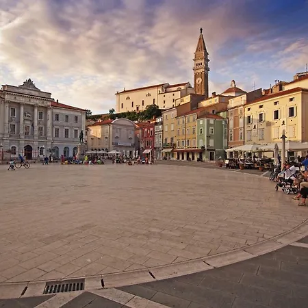 Apartment Piran アパート *